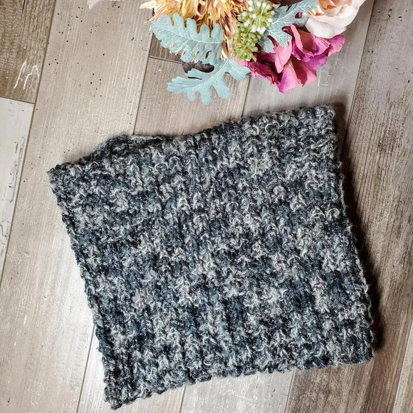 collectioneighteen Black Boho Metallic Knit Crocheted Neck Warmer Scarf Like New - Picture 9 of 15